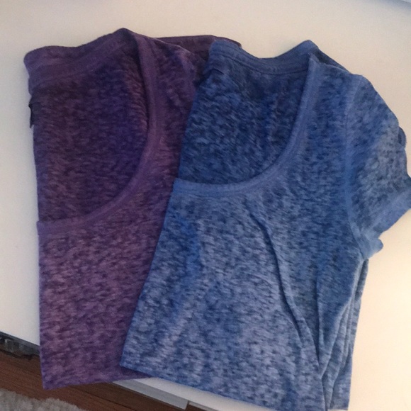 American Eagle Outfitters Tops - Set of two basic T-shirts